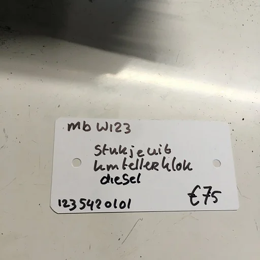 Mercedes W123 Diesel  Km Tellerklok 123 542 0101  (stukje uit tellerhuis )