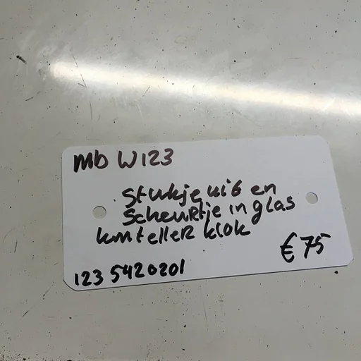 Mercedes W123   Km Tellerklok 123 542 0201  ( scheurtje onder zie foto)