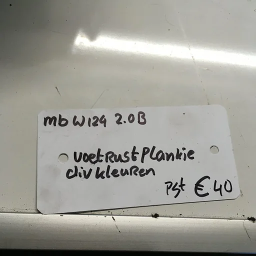 Mercedes W124  2.0 Benzine Interieurkap Linksonder thv motorkap ontgrendeling