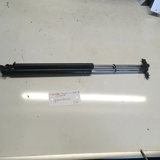 Hyundai Excel 3 drs 1999 Wagennr 1900018 Gasveren set achterklep