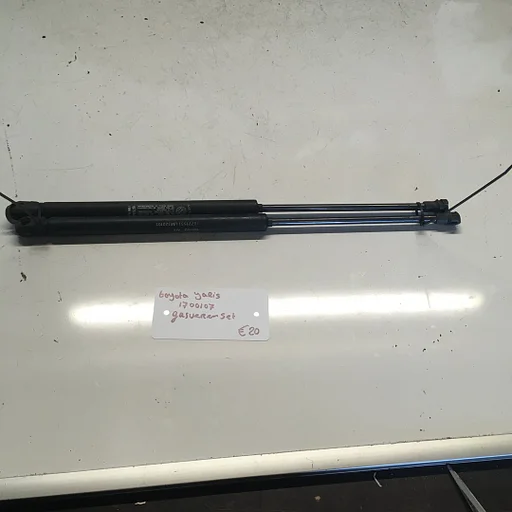 Toyota Yaris 2001 Wagennr 1700107  Gasveren set achterklep