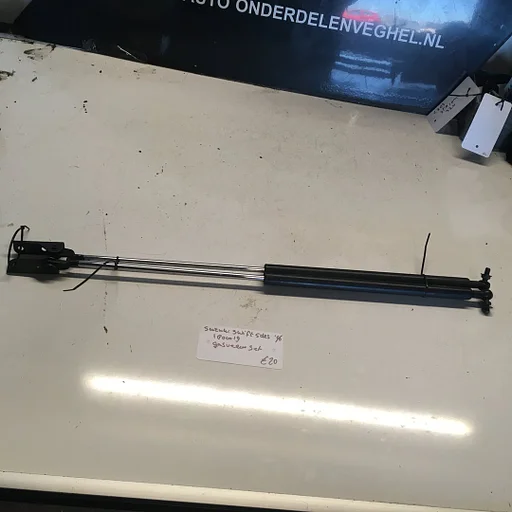 Suzuki Swift 5 drs 1995  Wagennr 1800019  Gasveren set achterklep