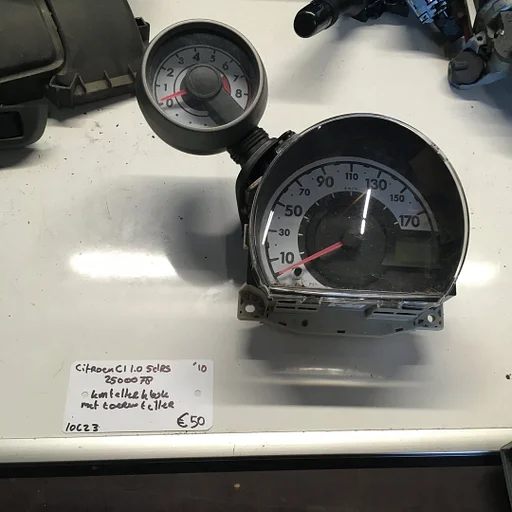 Citroen C1 1.0 5drs 2010 Wagennr 2500078   Km Tellerklok met toerenteller  10C23
