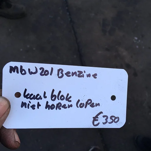 Mercedes W201 2.0  Benzine    Motorblok Kaal  ( niet horen lopen )