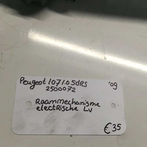 Peugeot 107 1.0 5drs 2009 2500072 Elektr Raammechanisme Linksvoor