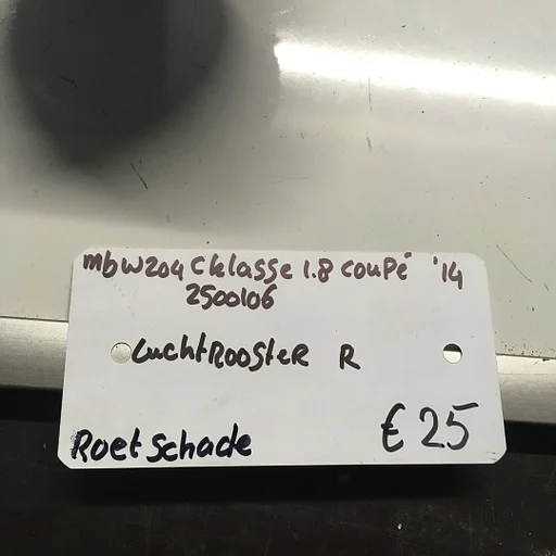 Mercedes C204 coupe 1.8 2014 wagennr 2500106  Luchtrooster  Rechts (lichte roetschade )