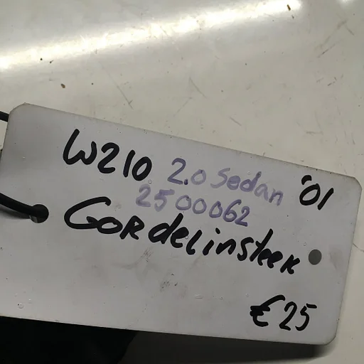 Mercedes W210 2001  sedan   2500062  Gordel insteek achter midden