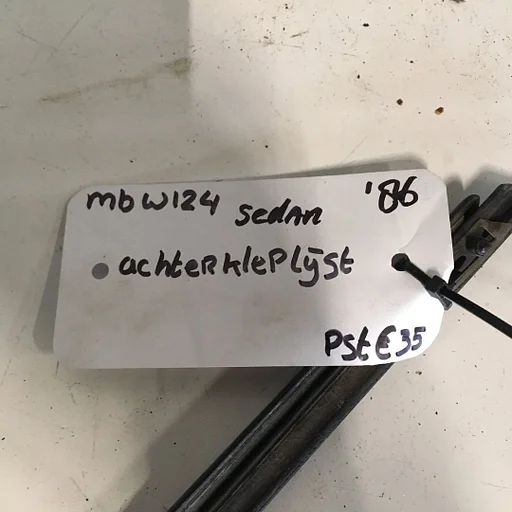 Mercedes W124 1986 Sedan Kofferbaklijst onderste