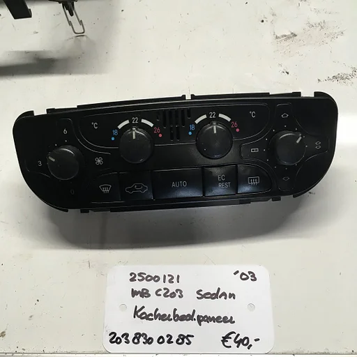 Mercedes C203 2003 2500121  Kachelbedieningspaneel  A 203 830 02 85