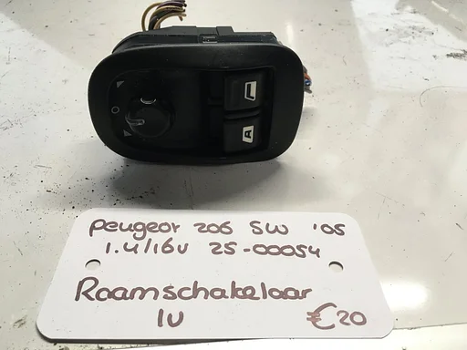 Peugeot 206 Sw 1.4 16v 2005 2500054   Raamschakelaar midden voorramen met spiegelverstelling