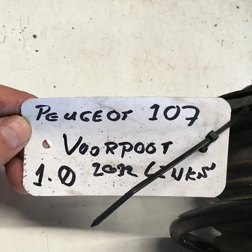 Peugeot 107 2012 1.0  Veerpoot Linksvoor of Rechtsvoor