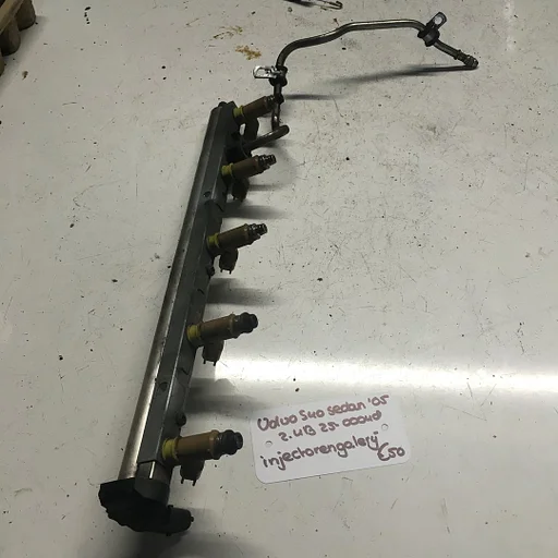 Volvo S40 Sedan 2.4 B 2005 2500048  Injectoren galerij 0 261 230 236