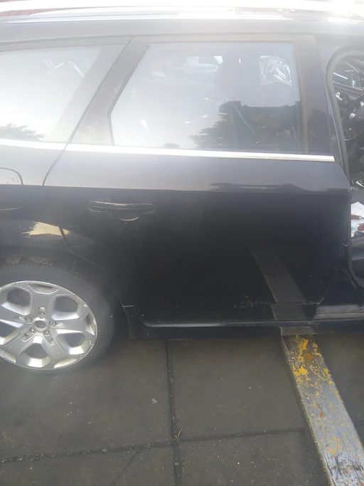 Ford Mondeo SW 2.2 D 2010 2400171   Portier kaal Linksvoor of Rechtsvoor of linksachter of rechtsachter