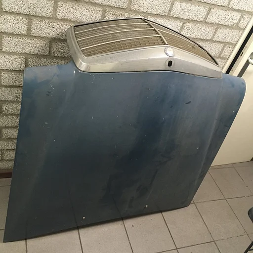 Mercedes W115 Motorkap met of zonder Grlle