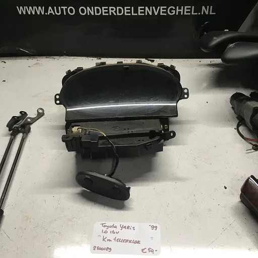 Toyota Yaris 1.0 16v 1999 2500189  Km Tellerklok    83800-52120