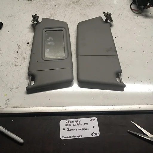 Opel Astra H 1.6 2005 HB 2500183   Zonnekleppen