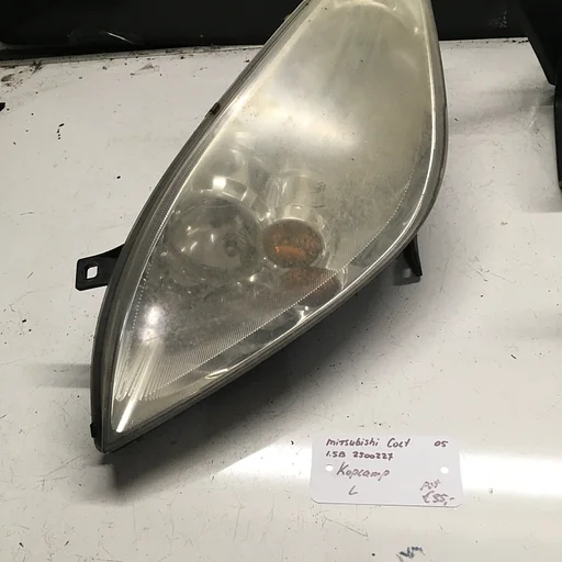 Mitsubishi Colt 1.5B kleurcode: 01D 2005 2500227  Koplamp Linksvoor of Rechtsvoor