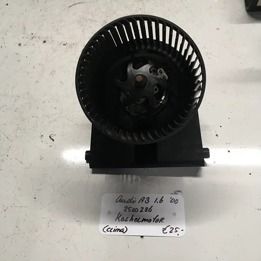 Audi A3 1.6 2000 2500226  Kachelmotor    1J1819021B JF2    (clima)