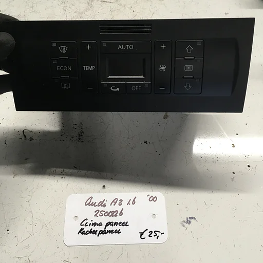 Audi A3 1.6 2000 2500226  Kachelbedieningspaneel        8L0 820 043H  (clima)