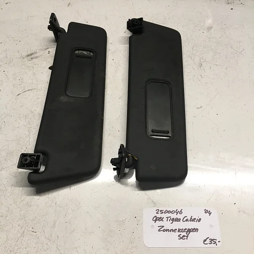 Opel Tigra Cabrio 1.8 B 2004 2500046  Zonnekleppen set