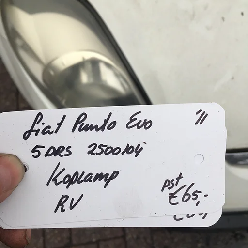 Fiat Punto EVO 5Drs 2011 2500104   Koplamp Linksvoor  of Rechtsvoor