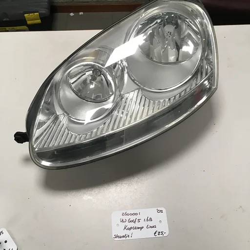 Vw Golf 5 1.6B 2005 5drs 2600001   Koplamp Linksvoor ( steuntje bovenop provisorisch gerepareerd ! )