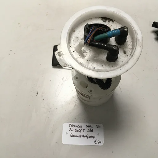 Vw Golf 5 1.6B 2005 5drs 2600001  Brandstofpomp