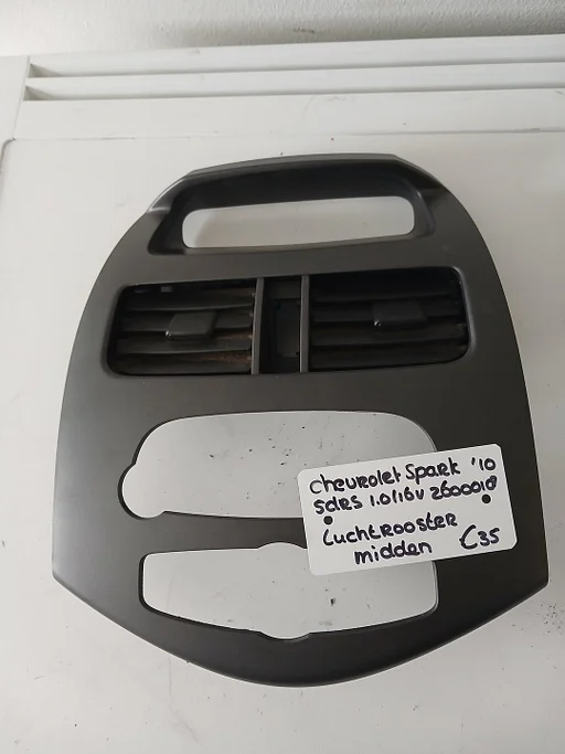 Chevrolet Spark 5drs 1.0/16v 2600018 Luchtrooster midden '10