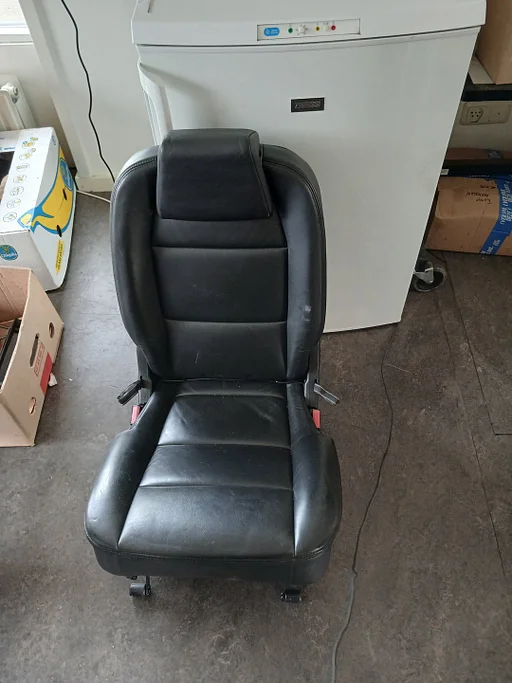 Peugeot 307 SW 2.0/16v auto. Stoel echt leer! '04