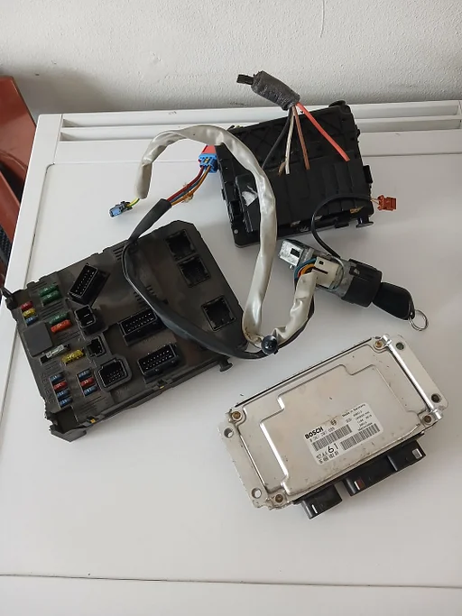 Peugeot Partner Bestel 1.6/16v ECU set met contactslot en 1 sleutel '06