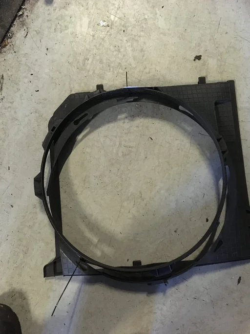 mercedes w124 3.2  Airco condensorkap (2delen)