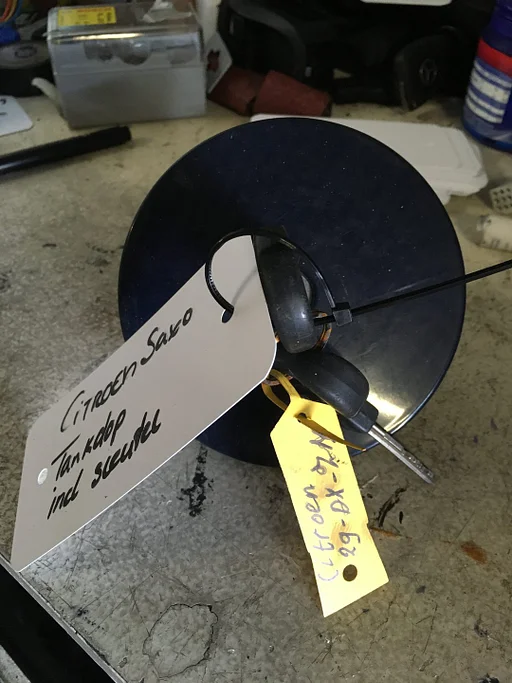 citroen saxo tankdop met 1 sleutel