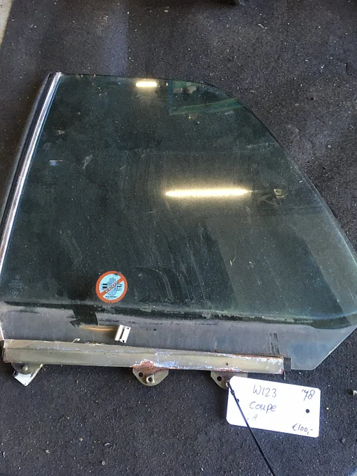mercedes w123 coupe '78 zijruit linksachter