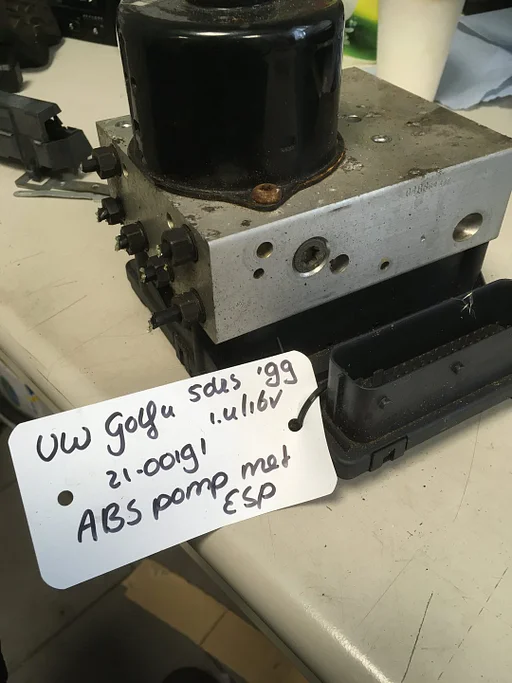 vw golf 4  1.4 16v '99 ABSpomp met ESP