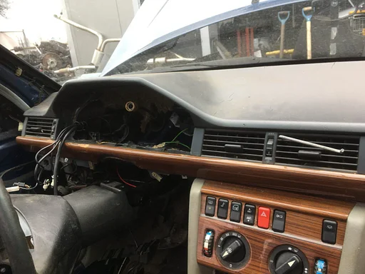 mercedes w124 dashboard in verschillende kleuren en uitvoeringen