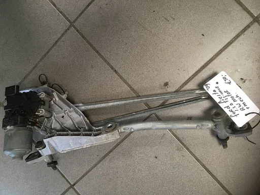 Ford fiesta bwjr'09 Ruitenwissermotor mech.