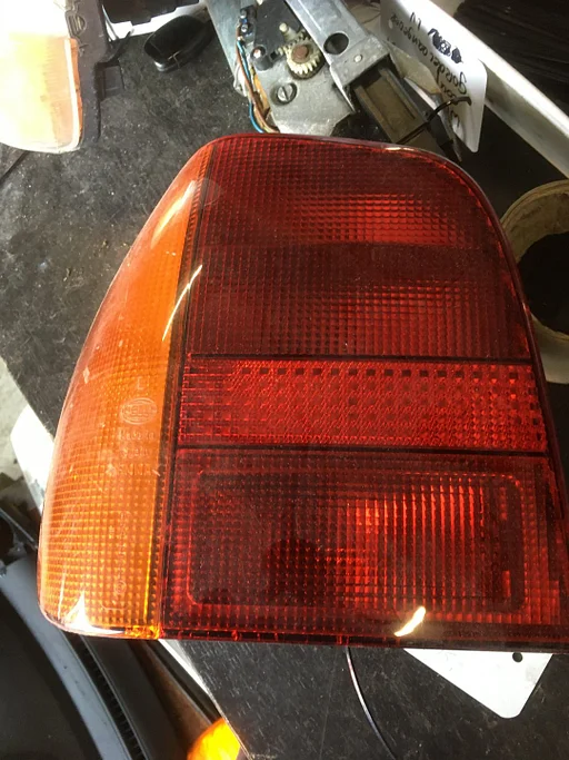 VW Polo 1998 achterlicht links of rechts helder of donker