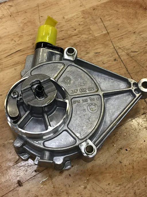 Vacuumpomp BMW oe 11667622380 N20 N26 motor Origineel en nieuw BMW !!!