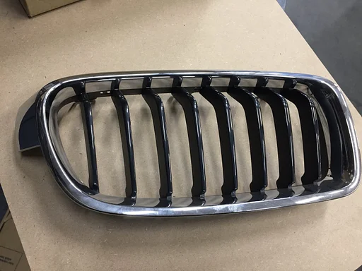 Grille Nier BMW F30  rechts oe 7307764 ORG NIEUW BMW