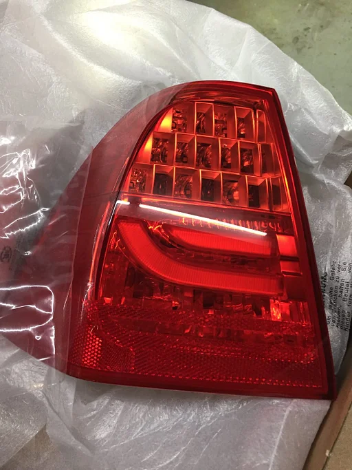 Achterlicht BMW E90 LINKS OE 63217289431 ORG NIEUW BMW