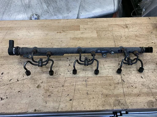 Diesel brandstofrail BMW E60 530D 7788679