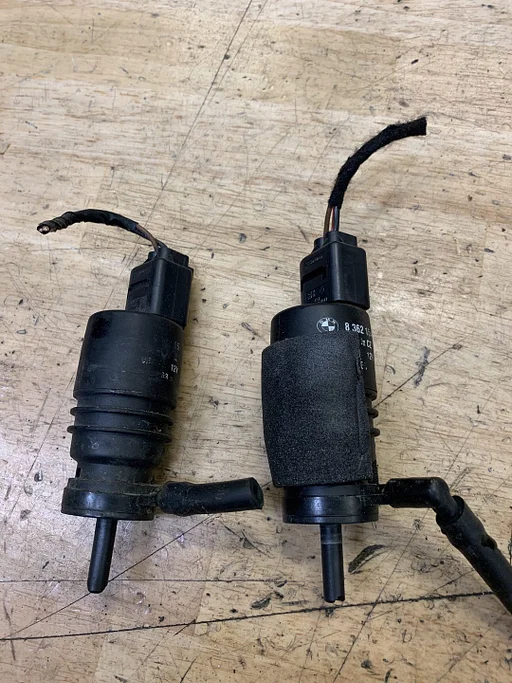 RUITENSPROEIER POMP BMW E46 OE 8362154