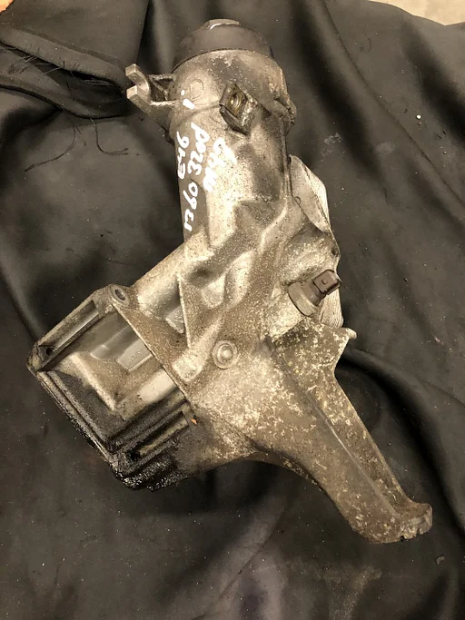 OLIEFILTERHUIS BMW E46 320D M47 MOTOR