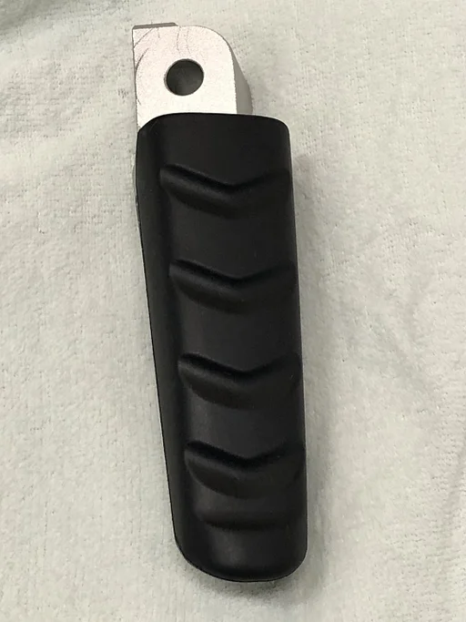 VOETSTEUN LINKS ACHTER BMW K MODELLEN OE 46717728903	