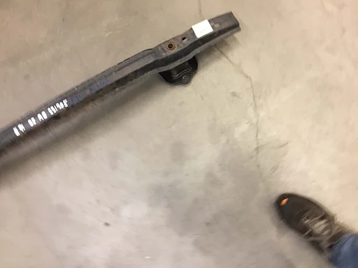 Bumperbalk BMW E90 E91 oem 7058467