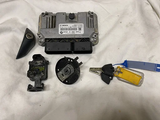 ECU SET BMS-M MODULE MET SLEUTEL EN EWS BMW F850GS OE 13618392345