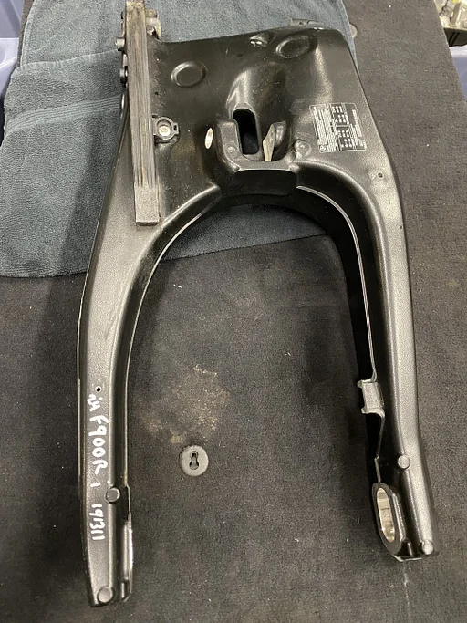 ACHTERBUG BMW F900R 2024 LICHT BESCHADIGD