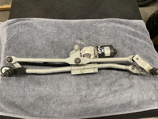 RUITENWISSER MOTOR VOORKANT BMW E87 OE 6925706