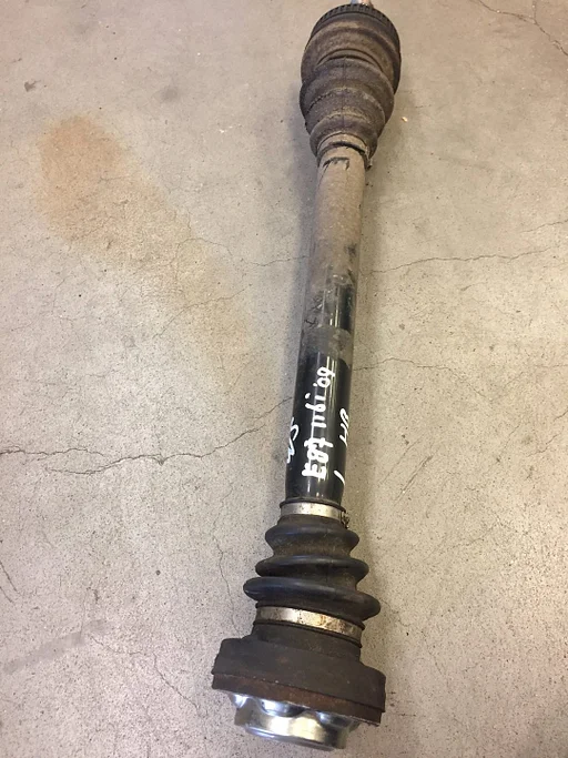 Aandrijfas BMNW E87 116i links oem 7547627