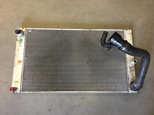Radiateur BMW 520D E60 E61 oem 7795878